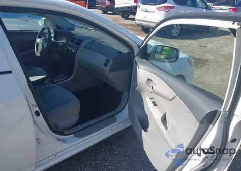 2010 Toyota Corolla Le z USA, uszkodzony, nr VIN 2T1BU4EE1AC303725